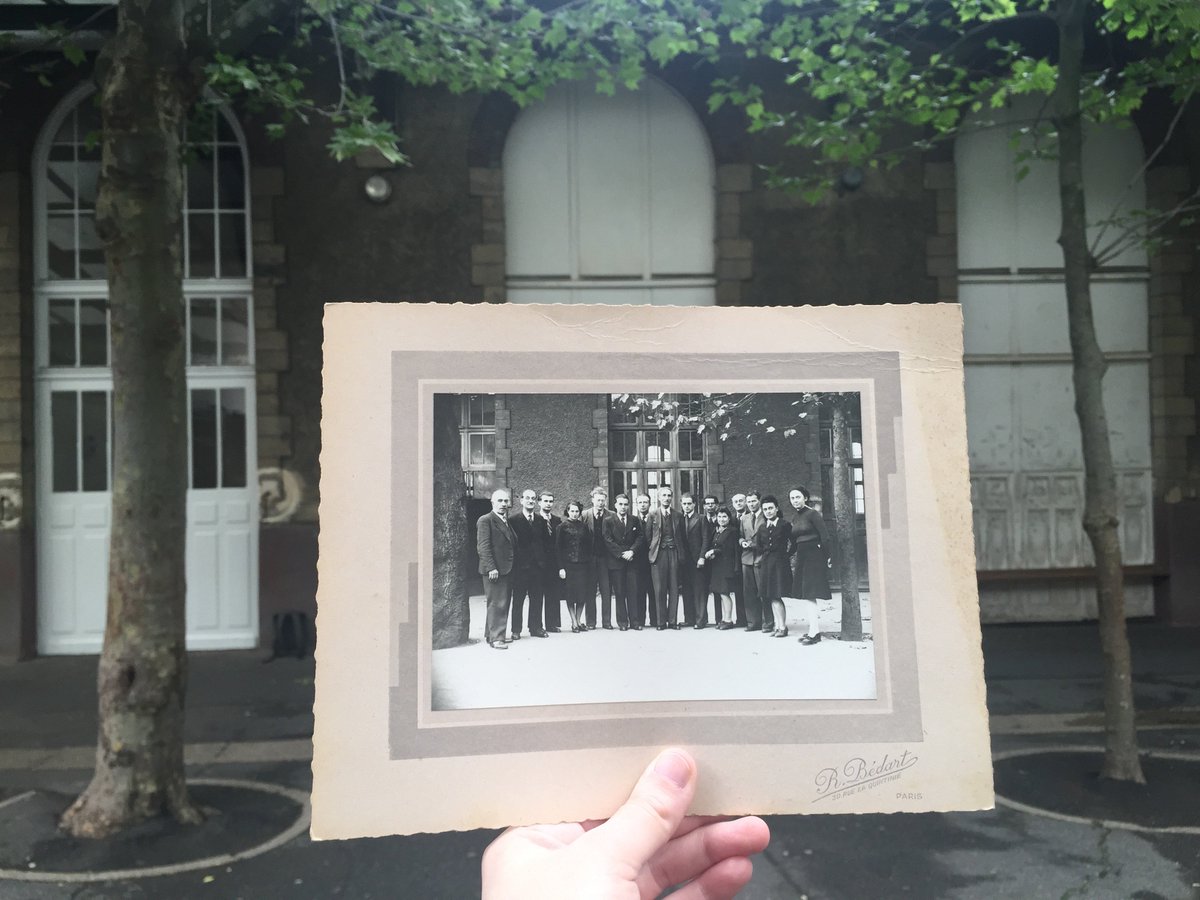 Elle parlait de cette photo-là, en 1946. Je pense que c'est à cet endroit, mais il n'y avait pas ces volets blancs https://t.co/aOGi0KNkfb